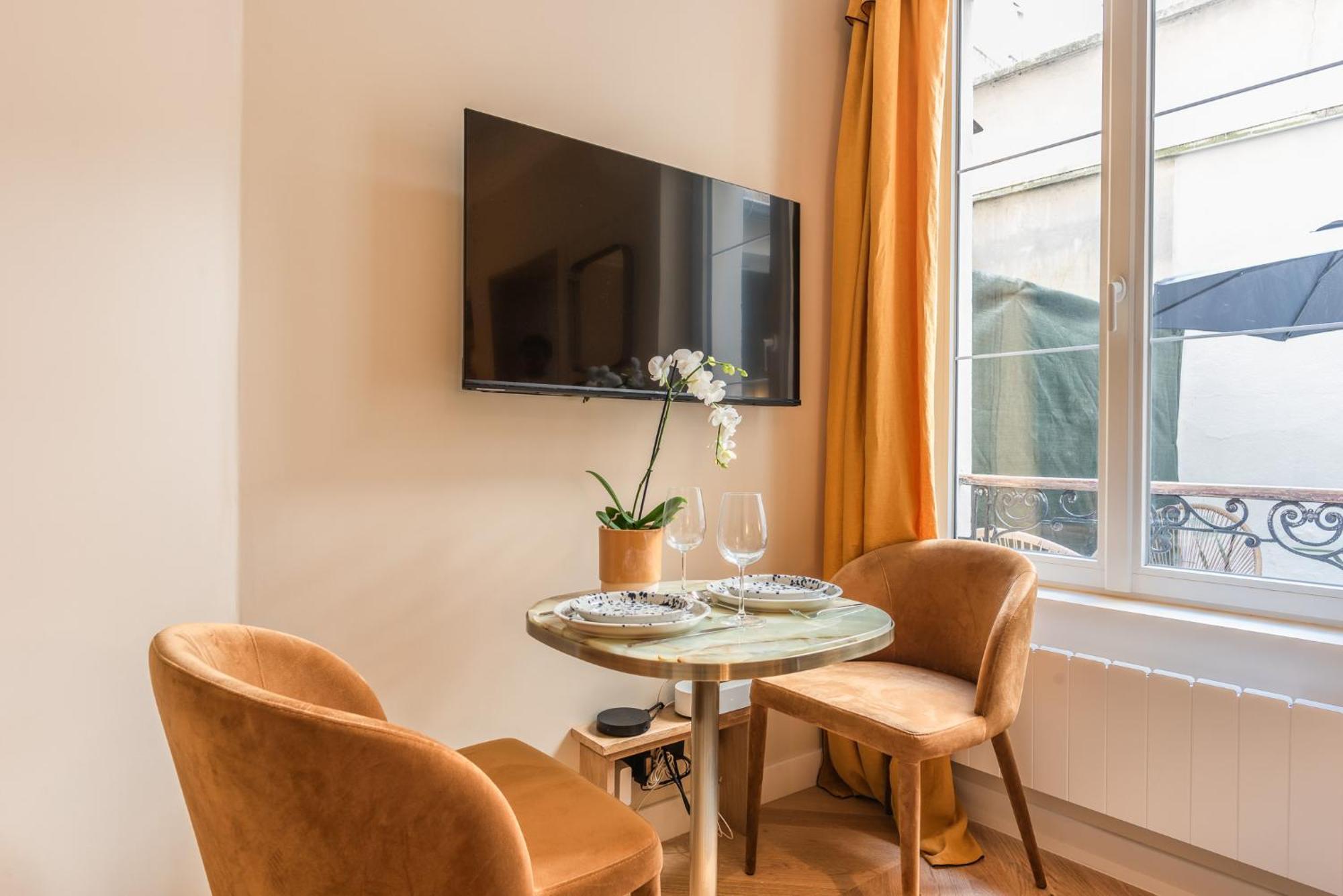 Charming With Terrace - Near Montmartre * Parijs