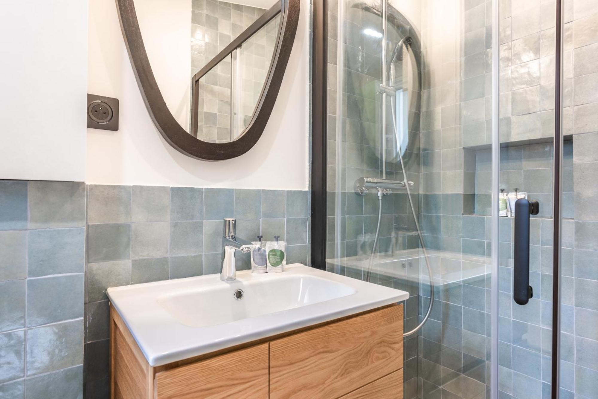 Appartement Charming With Terrace - Near Montmartre Parijs